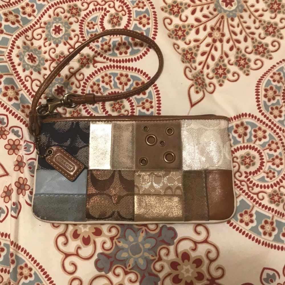 Coach wristlet ✨